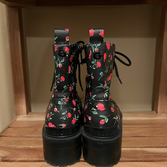 GUESS Women's Fearne Faux leather Platform Boots size 7.5 - Picture 4 of 11